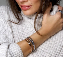 Twist Bangle (Rose Gold)